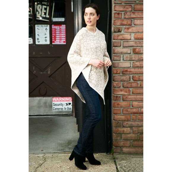 COPY - WOMENS BEIGE LEOPARD PRINT LUXURY SOFT PONCHO - OS - Picture 7 of 10